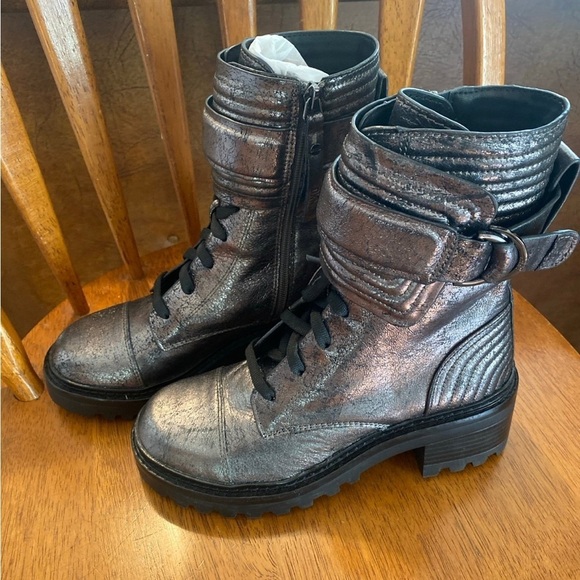 DKNY Womens Silver Basia Round Toe Block Heel Boots NWOT size 6M. - Picture 4 of 10